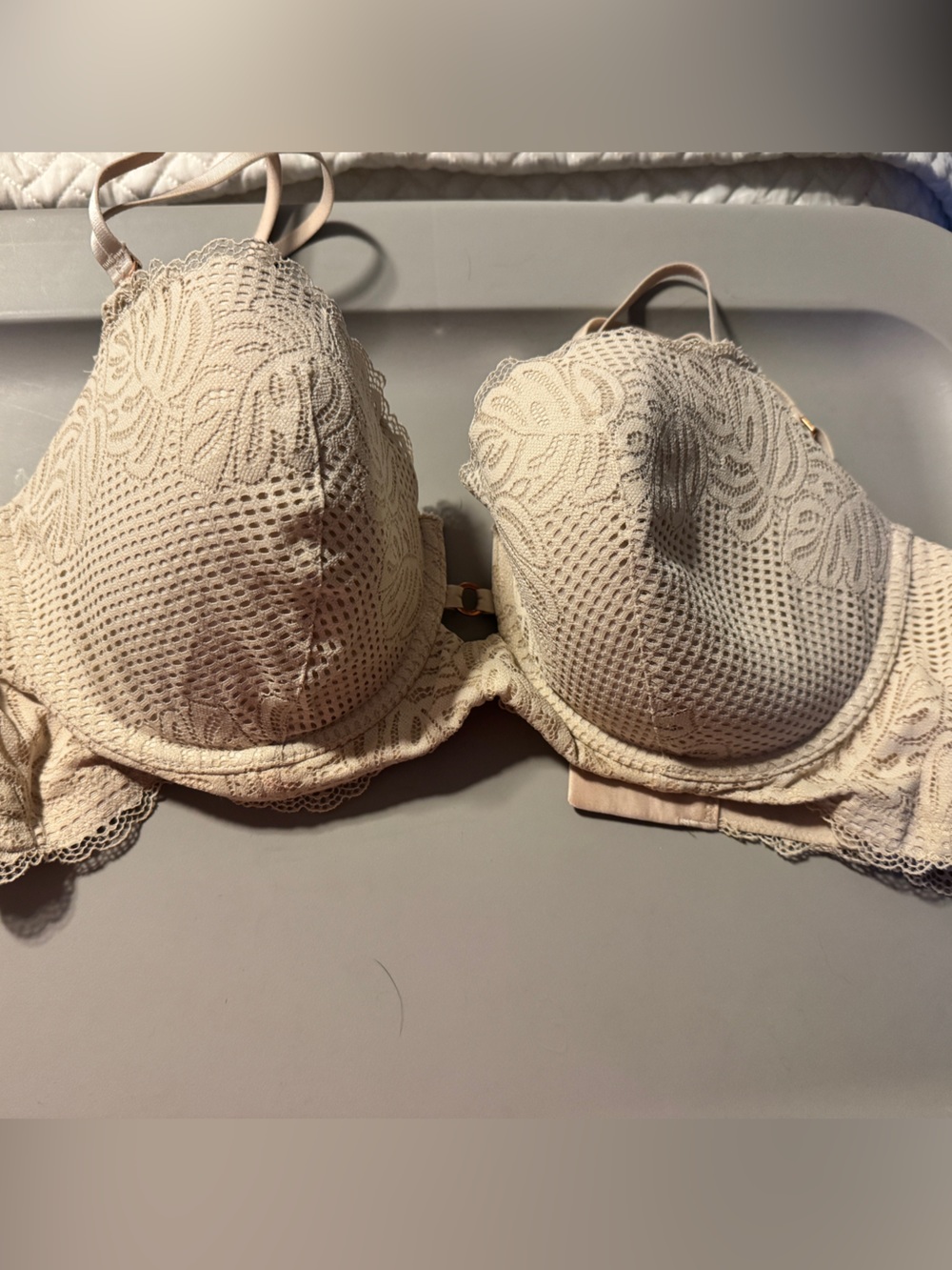 aerie Cream Lace Underwire Bra with Floral Overlay